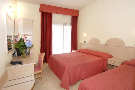 Hotel Europa San Bartolomeo Al Mare Exterior foto